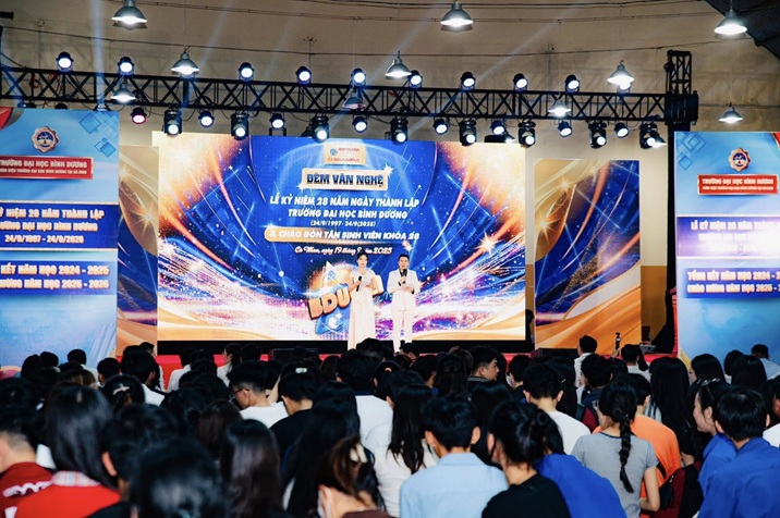 ĐÊM GALA CHÀO ĐÓN TÂN SINH VIÊN K28 (7)