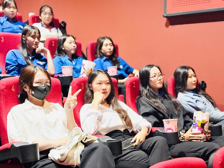 XEM PHIM MƯA ĐỎ (3)