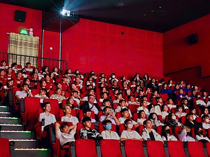 XEM PHIM MƯA ĐỎ (6)
