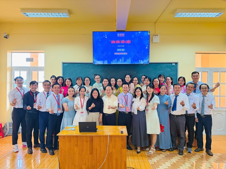 BẢO VỀ TIỂU LUẬN LỚP LIÊN THÔNG DƯỢC (30)