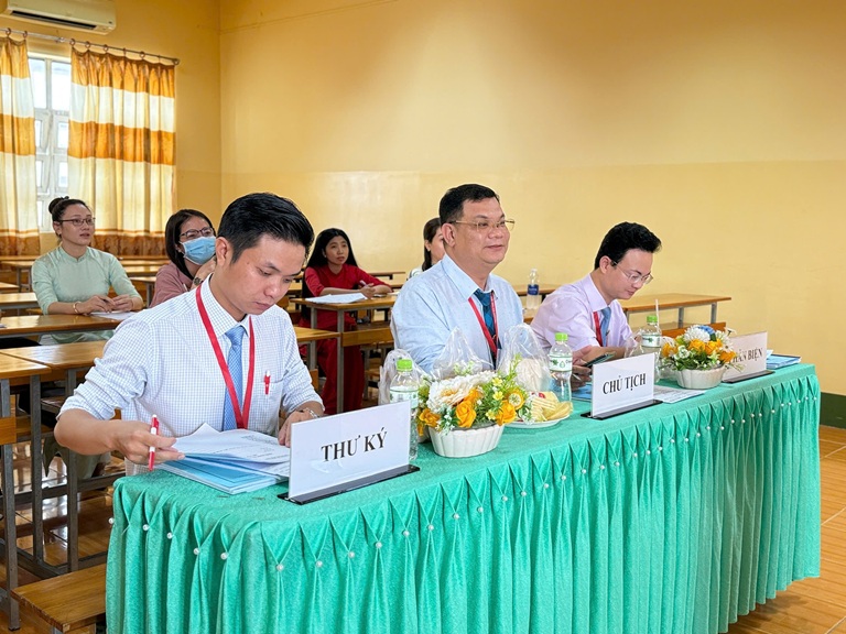 BẢO VỀ TIỂU LUẬN LỚP LIÊN THÔNG DƯỢC (37)