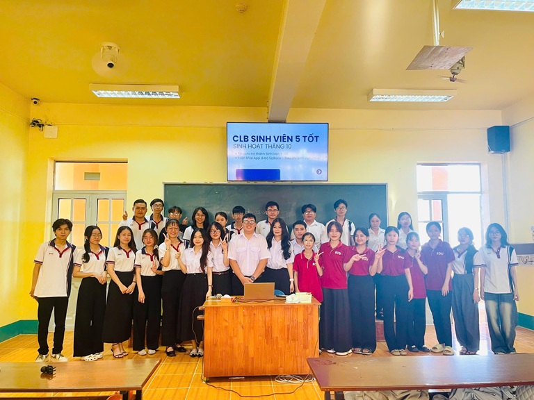 CLB SINH VIÊN 5 TỐT (2)