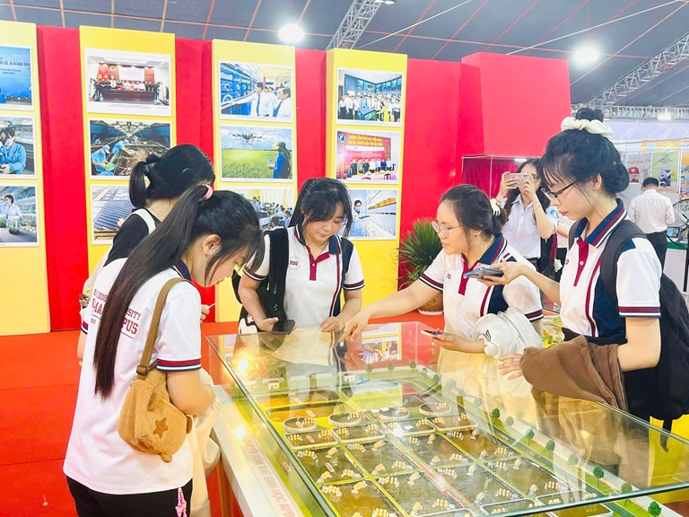 CLB SINH VIÊN 5 TỐT (4)