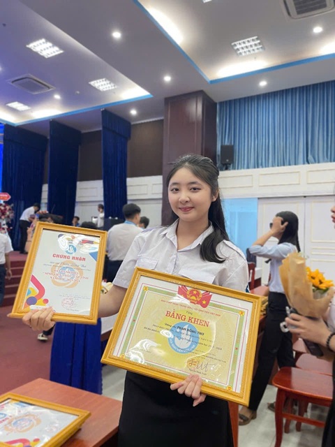 HỒNG THƠ (7)