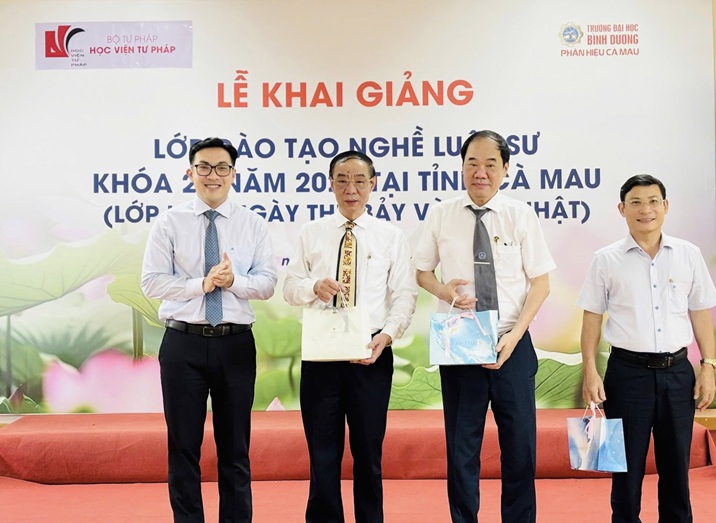 KHAI GIẢNG LỚP ĐÀO TẠO NGHỀ LUẬT SƯ KHÓA 27 (3)