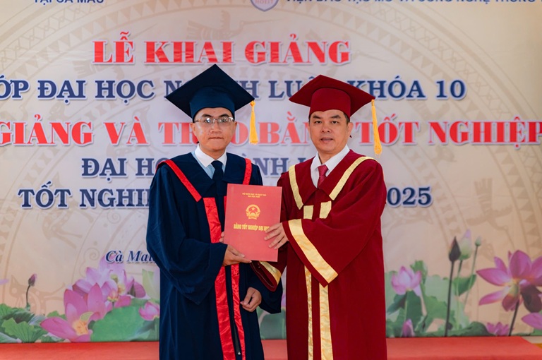 KHAI GIẢNG LỚP LUẬT K10 (12)
