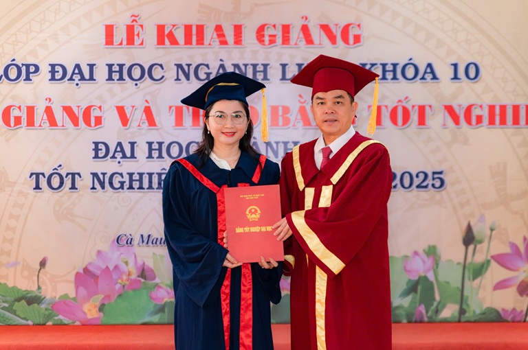 KHAI GIẢNG LỚP LUẬT K10 (14)