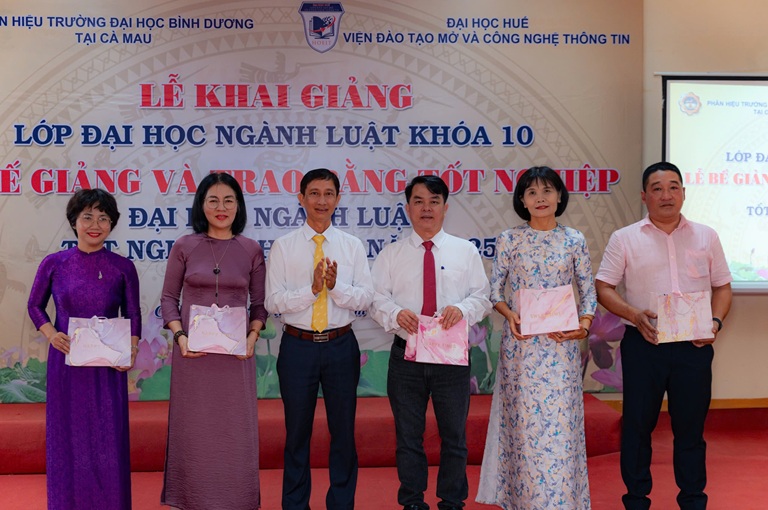 KHAI GIẢNG LỚP LUẬT K10 (17)
