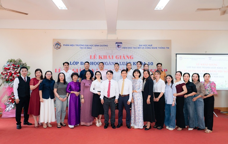 KHAI GIẢNG LỚP LUẬT K10 (18)