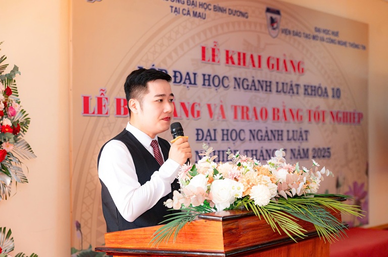 KHAI GIẢNG LỚP LUẬT K10 (4)