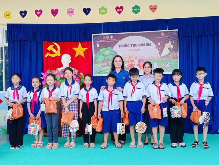 TRUNG THU (2)