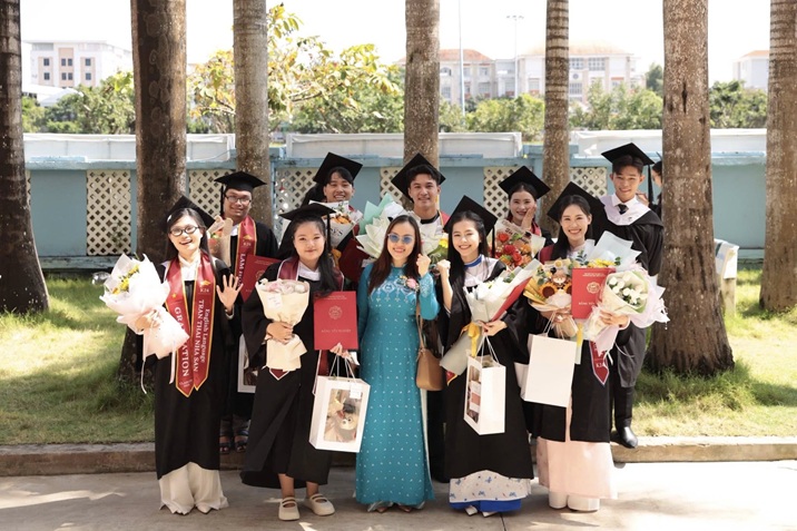 HẬU TỐT NGHIỆP (3)