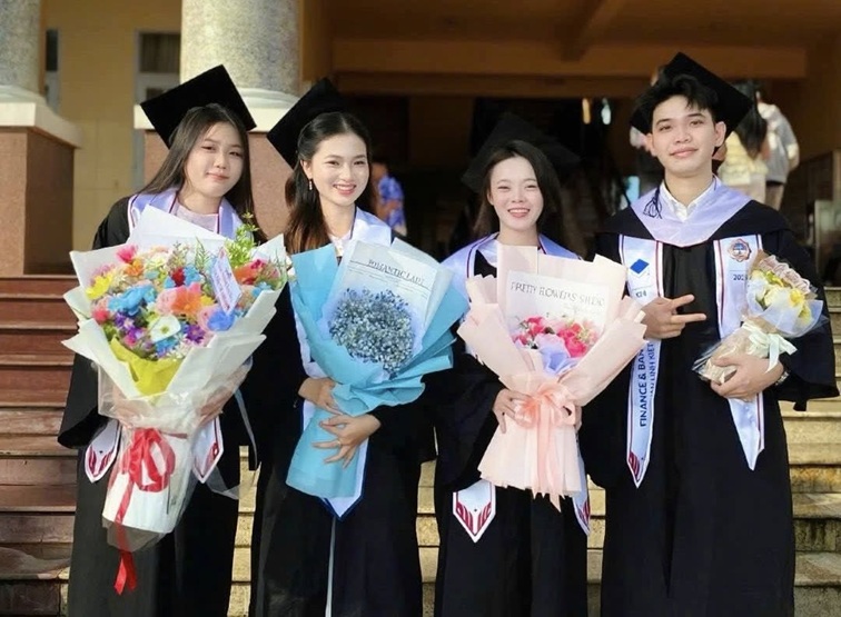 HẬU TỐT NGHIỆP (9)