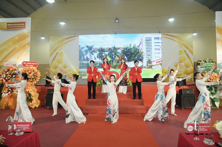 LỄ TỐT NGHIỆP (26)