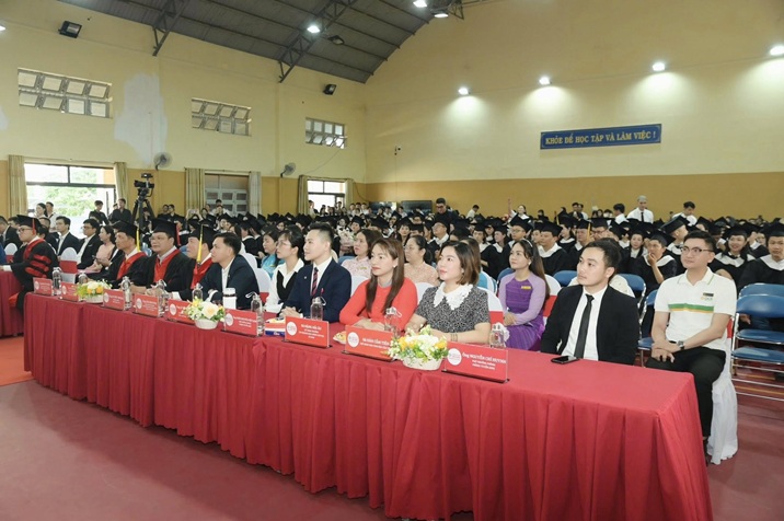 LỄ TỐT NGHIỆP (30)