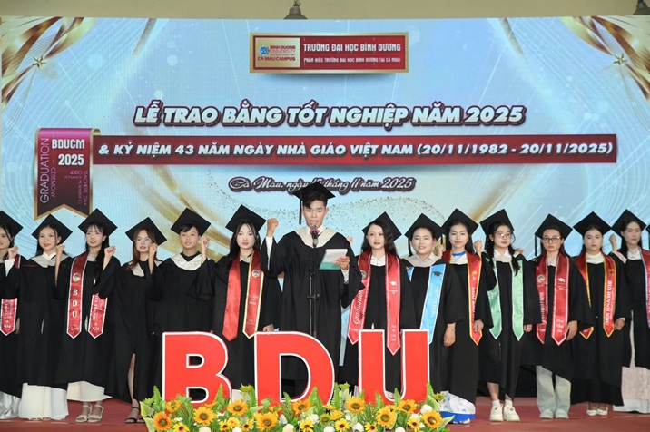 LỄ TỐT NGHIỆP (4)