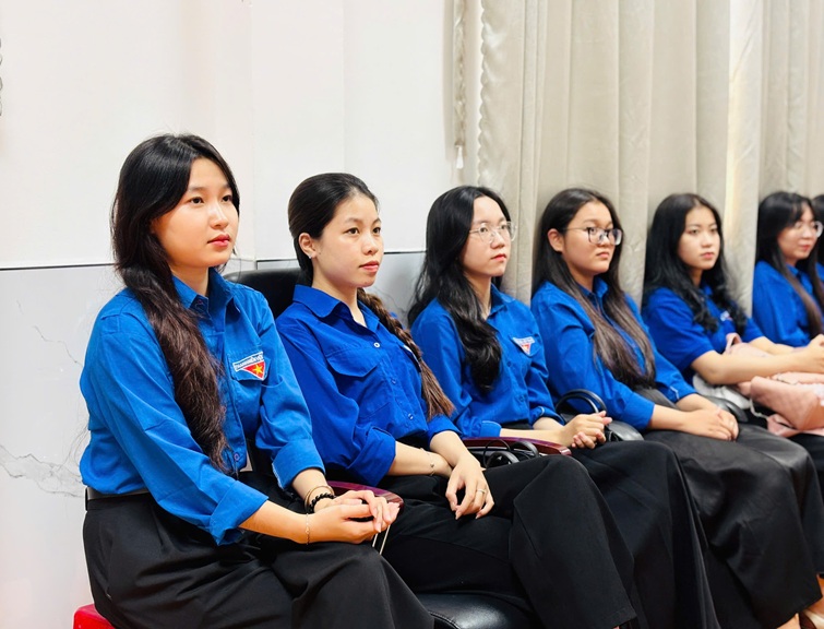 TRAO GIẢI NGHIÊN CỨU KHOA HỌC (23)
