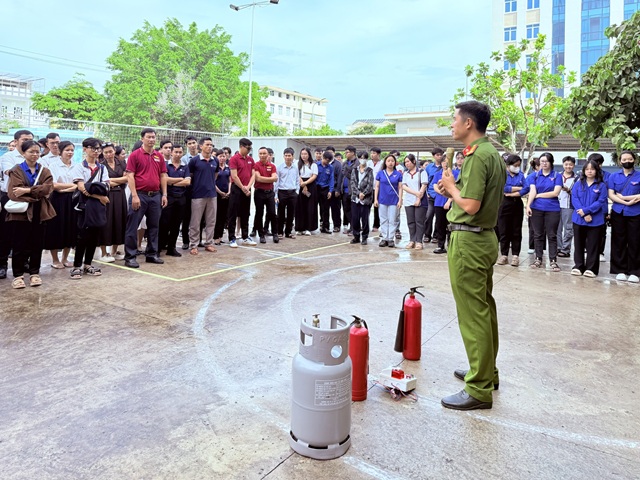 CÔNG NHẬN TRƯỜNG HỌC AN TOÀN PHÒNG CHÁY CHỮA CHÁY (5)