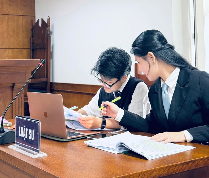 CỰU SINH VIÊN (1)