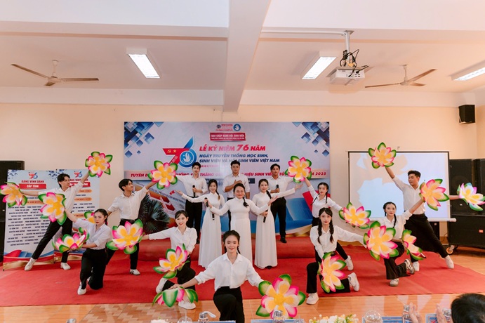 KẾT NẠP HỘI VIÊN MỚI (1)