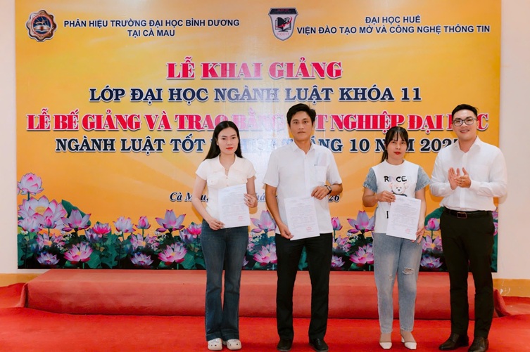 KHAI GIẢNG ĐẠI HỌC LUẬT K11 (16)