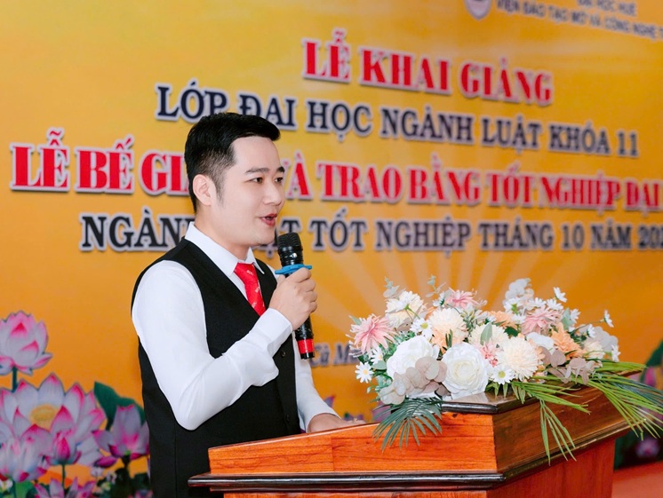 KHAI GIẢNG ĐẠI HỌC LUẬT K11 (18)