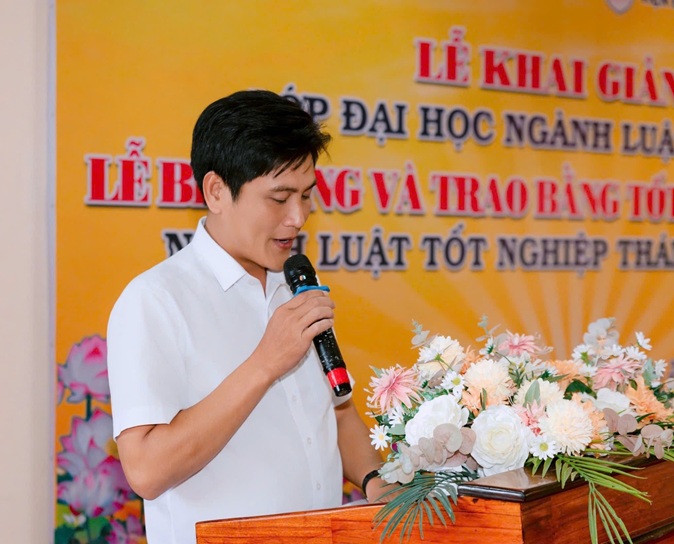 KHAI GIẢNG ĐẠI HỌC LUẬT K11 (19)