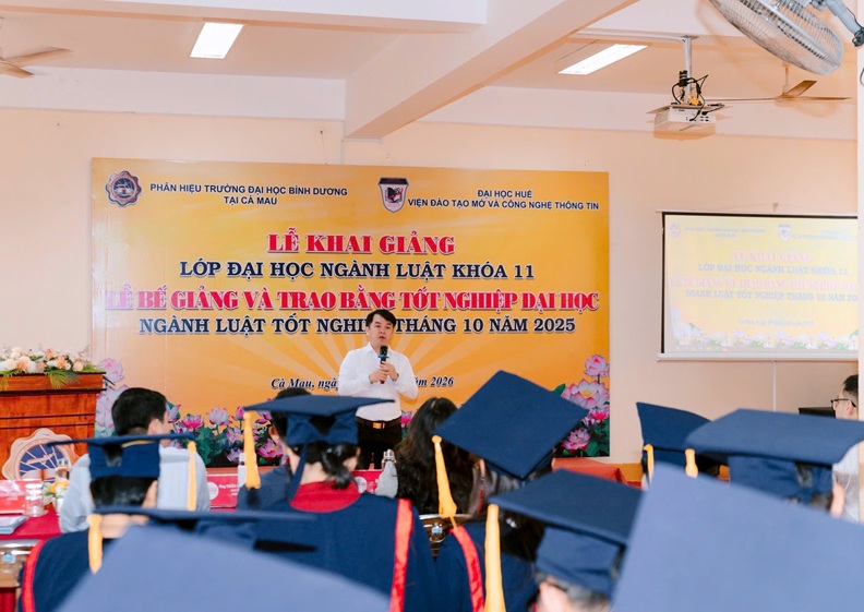KHAI GIẢNG ĐẠI HỌC LUẬT K11 (20)