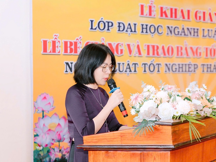 KHAI GIẢNG ĐẠI HỌC LUẬT K11 (21)