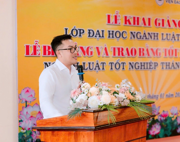 KHAI GIẢNG ĐẠI HỌC LUẬT K11 (22)
