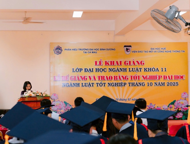 KHAI GIẢNG ĐẠI HỌC LUẬT K11 (23)