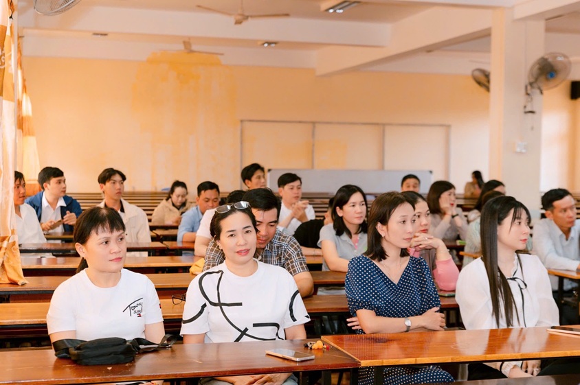 KHAI GIẢNG ĐẠI HỌC LUẬT K11 (25)