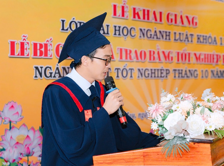 KHAI GIẢNG ĐẠI HỌC LUẬT K11 (29)