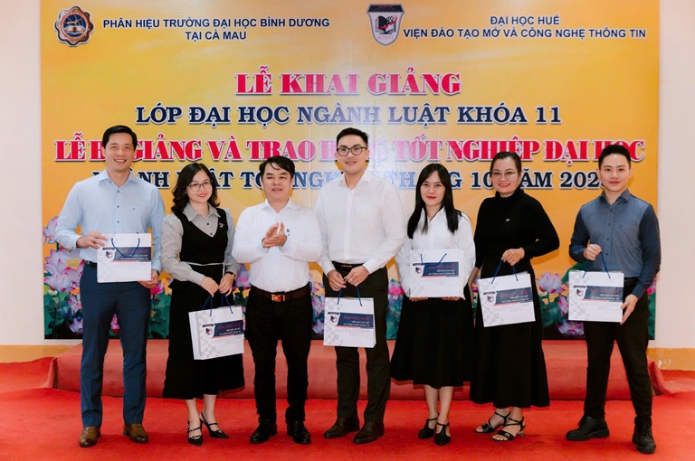 KHAI GIẢNG ĐẠI HỌC LUẬT K11 (4)