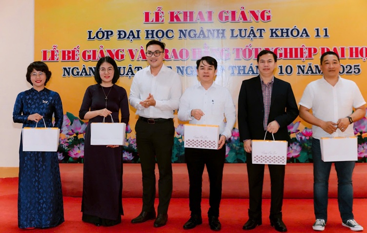 KHAI GIẢNG ĐẠI HỌC LUẬT K11 (5)