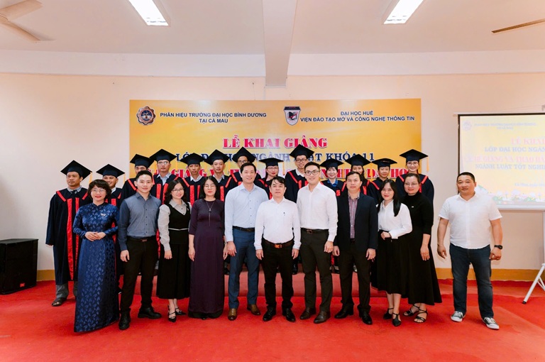 KHAI GIẢNG ĐẠI HỌC LUẬT K11 (8)