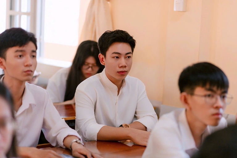 TUYÊN DƯƠNG SINH VIÊN 5 TỐT CÁC CẤP 9 (14)