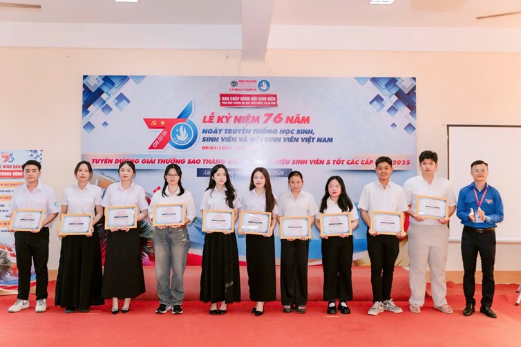 TUYÊN DƯƠNG SINH VIÊN 5 TỐT CÁC CẤP 9 (16)