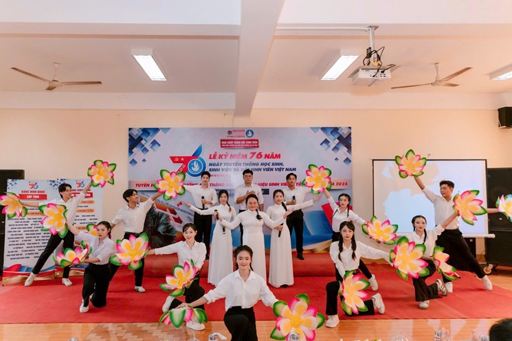 TUYÊN DƯƠNG SINH VIÊN 5 TỐT CÁC CẤP 9 (27)