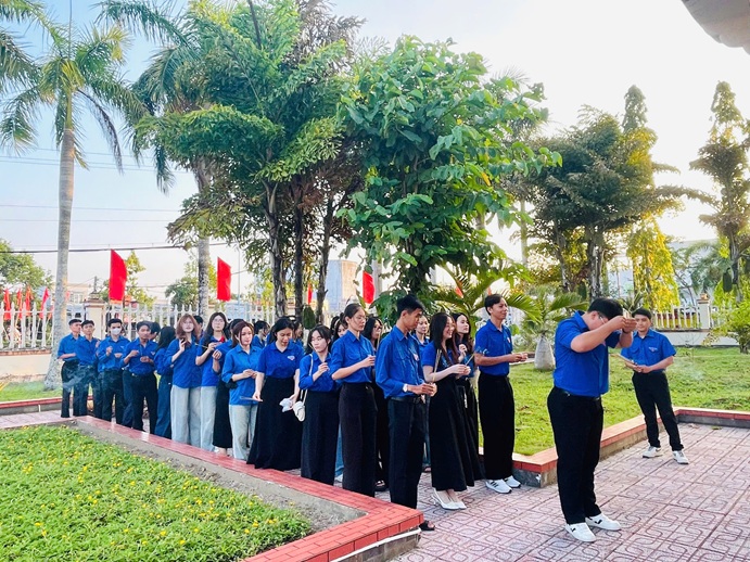 DÂNG HƯƠNG NGHĨA TRANG 26 THÁNG 3 (17)