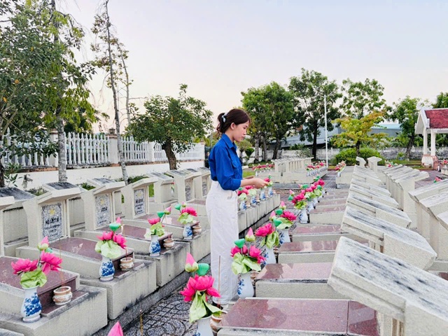 DÂNG HƯƠNG NGHĨA TRANG 26 THÁNG 3 (37)