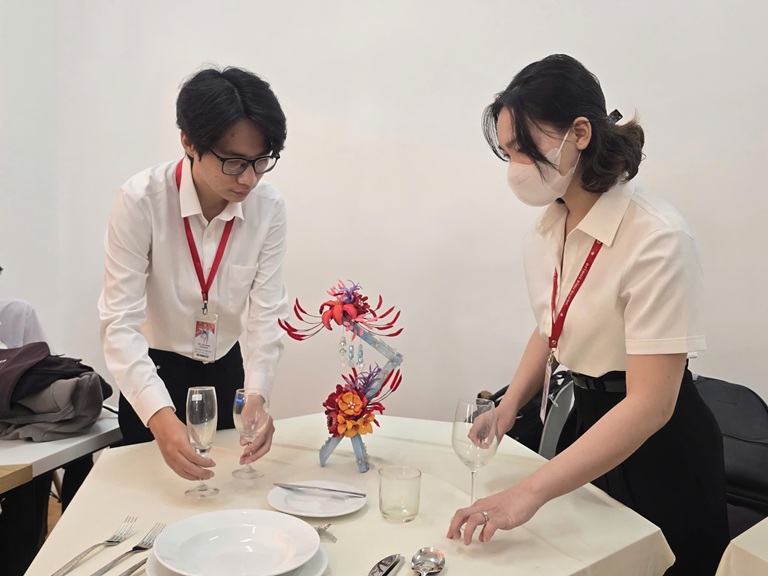 NÂNG CAO KỸ NĂNG LỄ TÂN KHÁNH TIẾT (4)