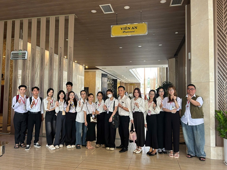 SINH VIÊN HỌC CÙNG DOANH NGHIỆP (6)