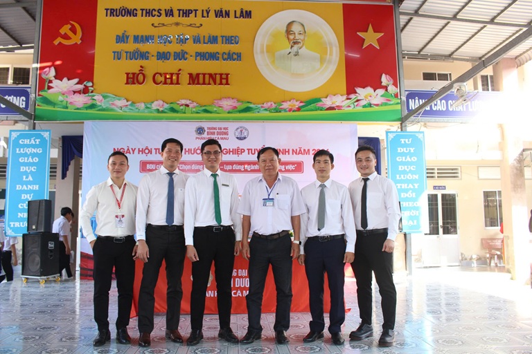 TỔ CHỨC NGÀY HỘI TƯ VẤN THCS THPT LÝ VĂN LÂM (12)