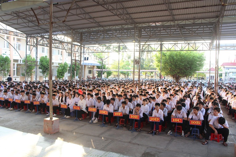 TỔ CHỨC NGÀY HỘI TƯ VẤN THCS THPT LÝ VĂN LÂM (7)