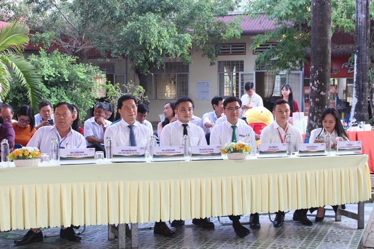 TỔ CHỨC NGÀY HỘI TƯ VẤN THCS THPT LÝ VĂN LÂM (8)