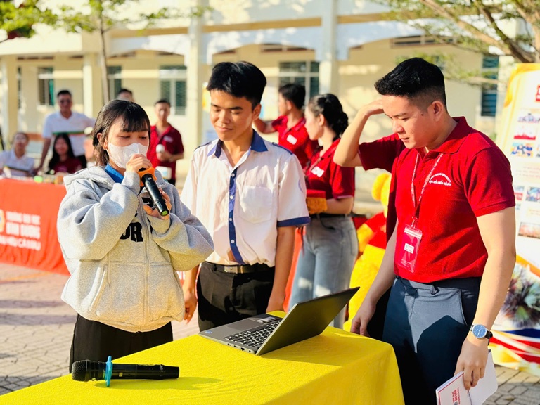 TƯ VẤN HƯỚNG NGHIỆP THPT PHÚ HƯNG (1)