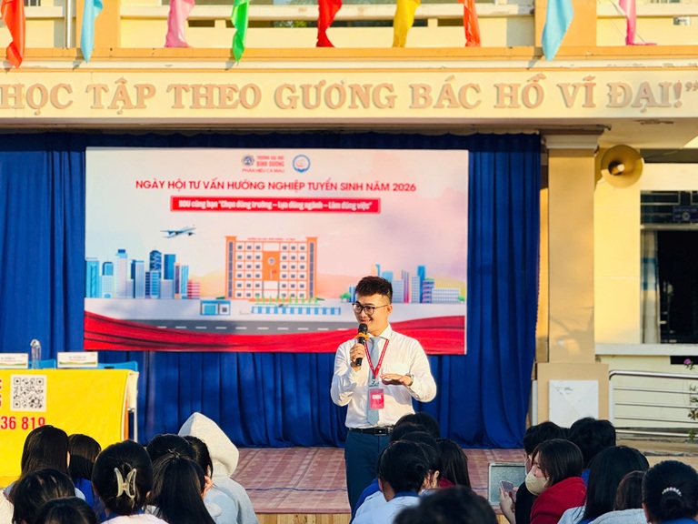 TƯ VẤN HƯỚNG NGHIỆP THPT PHÚ HƯNG (2)