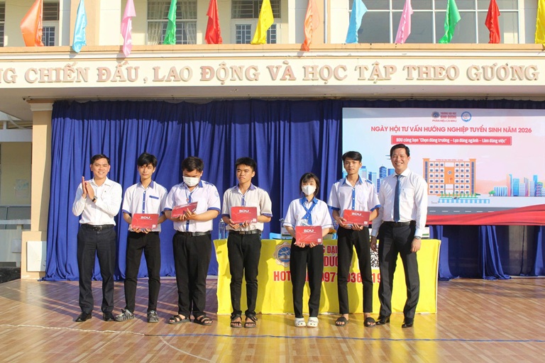 TƯ VẤN HƯỚNG NGHIỆP THPT PHÚ HƯNG (5)