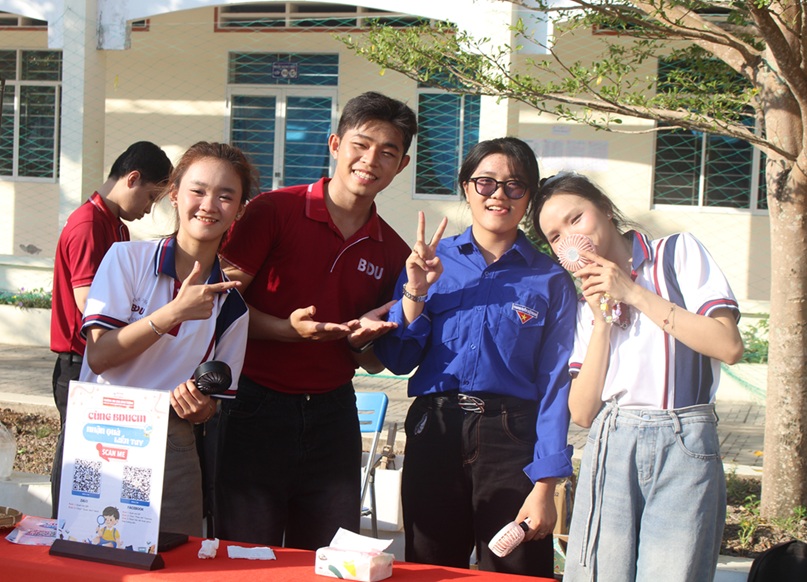 TƯ VẤN HƯỚNG NGHIỆP THPT PHÚ HƯNG (7)